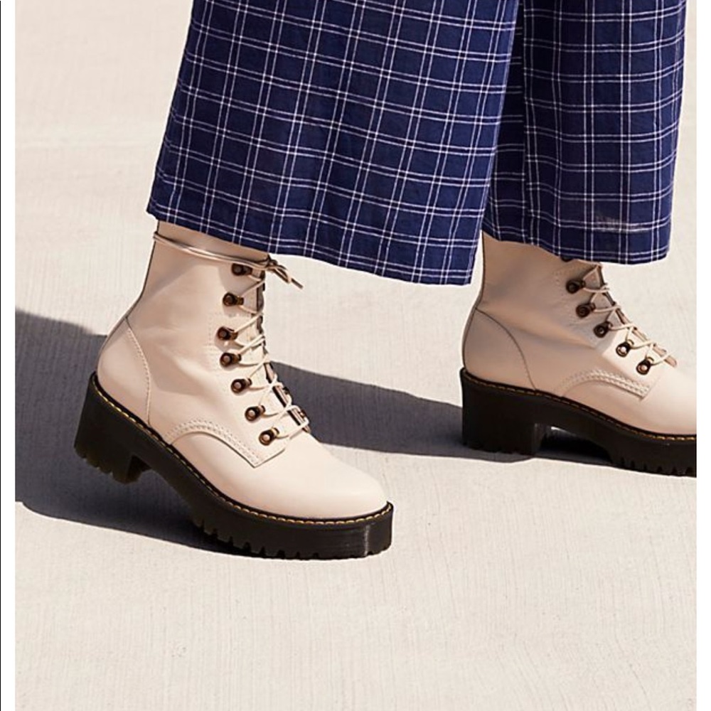 ***ISO*** Dr Martens Leona Boots in Temperley Bone